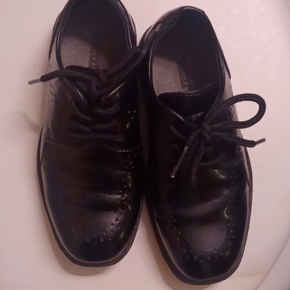 Boys shoes
